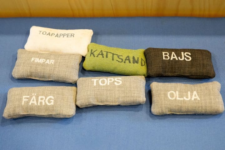 Ärtpåsar med olika namn; kattsand, bajs, tops, olja, färg, fimpar, toapapper
