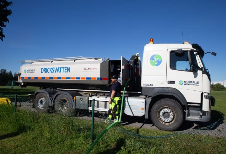 Elmtank med dricksvatten på lastbil